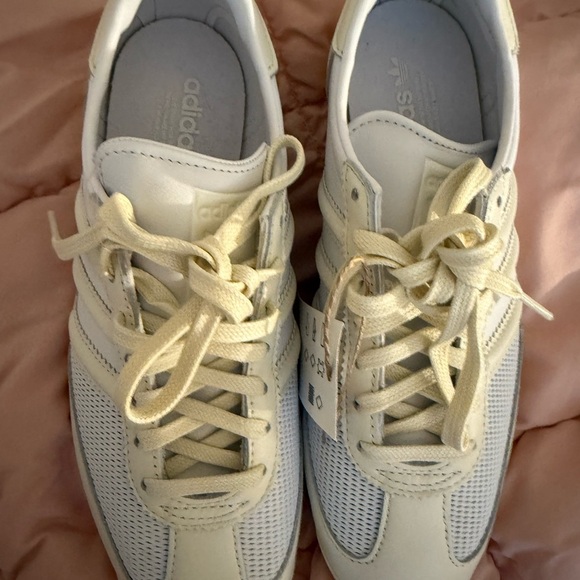 Adidas Women's Off-White and Light Gray Sneakers - Picture 1 of 7